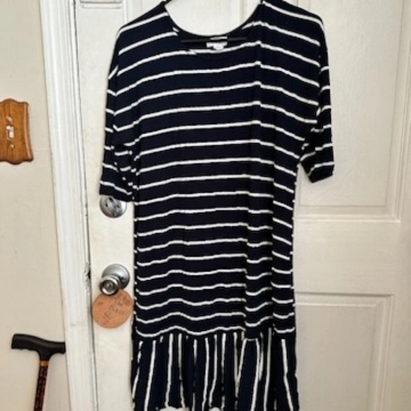 Women's Clothing - Picture 3 of 16